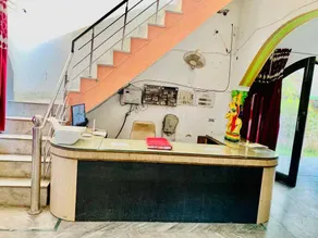 OYO Hotel Galaxy White - Image 5