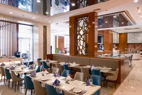 Gloria Grand Hotel Qingdao - Image 2