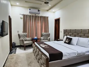 Grand Royal Hotel & Suites - Image 4
