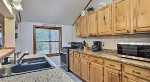 ⭐️ NOUVEAU! Maples Retreat • Lit king-size • 2 hectares • Capacité d'accueil de 10 - Image 3
