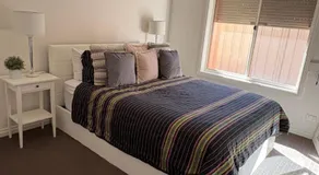 Private, Central, Sunny Guest Room in Welcoming Home - Image 2