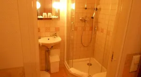 Poska Villa Guesthouse - Image 2