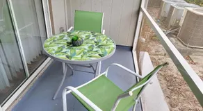 Spacious 2BR 2BA Suite - Walk to Mall & Hospitals - Image 5