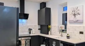 Brand new 4 bedroom house in Newport Free parking - Image 3