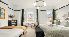 Luxury 5 Bed 10 Min to Airport Sleeps 14 - Image 2