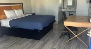 CLOVER MOTEL  - Image 2