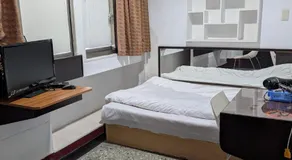 Golden Dragon Hotel - Image 4