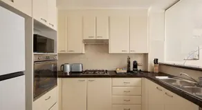 Heart of CBD - Darling Harbour - Chinatown - 3BR & Parking - Image 2