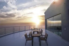 EL Hotel - Image 2