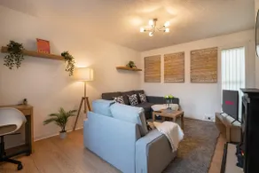 Bungalow - 2 Bed - Free Parking - Image 2