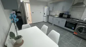 TOTTENHAM VELVET Suites - Image 2