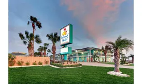 The Island Hotel Near Beach Port Aransas - Image 4