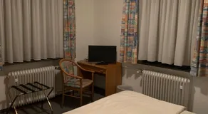 Waldhotel Hensel's Felsenkeller - Image 2
