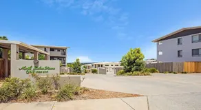 Cute Townhouse Near North Lakes - Image 4