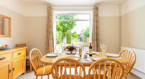 Host & Stay - St Clements House - Image 4