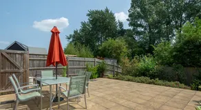 Cheerful 2-Bedroom house with Private parking - Pass the Keys - Image 5