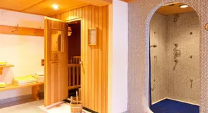 4-bed room, shower, toilet - Image 5