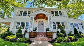 Buttonwood Hotel 1 - Boutique Accommodations - Image 4