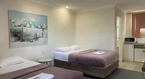 Bananatown Motel - Image 2