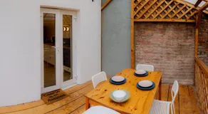 Homey Luxury- entire house, free parking, yard - Image 2