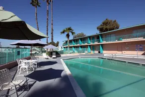 Best Inn & Suites - Image 3