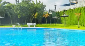 Apartamento en 1ª línea con piscina - Image 2