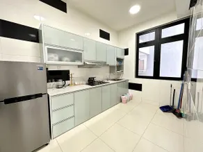 Three Bedroom for Family with Private Lift @Kempas - Image 4