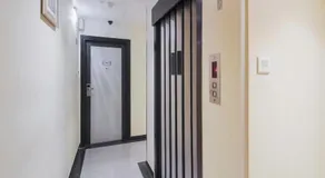 Super Townhouse OAK Hotel Shubhangan Near Juhu Beach - Image 2