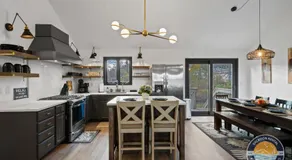 Lake Geneva Family House Pool Table Fireplace and Sleeps 10 - Image 4