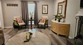 Luxury Pool with King beds Near Shops and Dining - Image 3