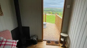 Oakley View Shepherds Hut with hot tub - Image 2