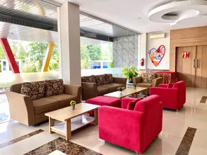 Front One Hotel Nganjuk - Image 5