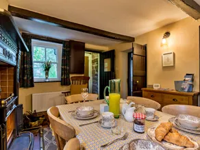 Cottage in Peak District near Roaches Rocks - Image 3