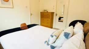KH-Entire House -Central Scotland, Self-Check-in , Pet-friendly and with Parking - Image 2
