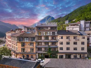 Floral Hotel Shennongjia Yunjian Qishe B&B Muyu - Image 3