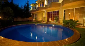 Aloha Apartments with pool - Image 2