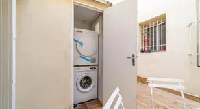 Un pied à terre avec terrasse à la Cathédrale - Une Nuit à Nîmes - Image 2