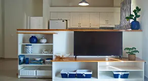 The Bluehouse - Spacious top floor flat with parking, by Mon Repos beach - Image 5