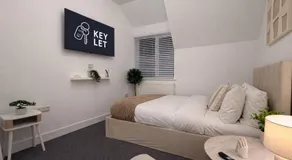 Boutique Home MCR with Games Table, Sleeps 9 - Image 2