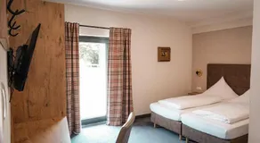 Bad Resort - Image 4