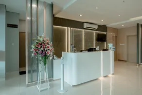 Front One Hotel Gresik - Image 5