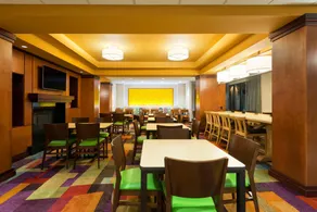 Fairfield Inn & Suites Louisville Downtown - Image 2