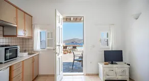 Yakinthos Suites - Image 5