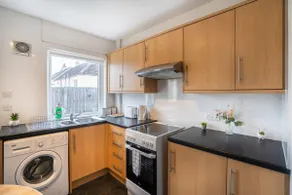 Bungalow - 2 Bed - Free Parking - Image 4