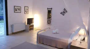 Irida Cottage - Image 2