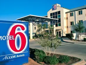 Quality Inn Ponca City - Image 4
