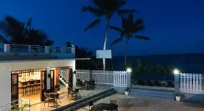 Maykenn Beach-Cafe Bar and Restaurant - Image 4