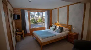 Old Pines Hotel And Restaurant - Image 2
