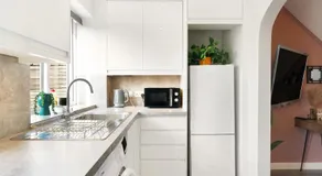 Bright 2BR Aylesbury Home, Sleeps 4, Parking, Work, Leisure, Friendly - Image 5
