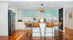 The Regent Stylish City Apartment with Free Parking - Image 3